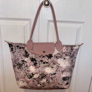 Longchamp Floral print Le pliage
Large Pink tote in EUC no callouts